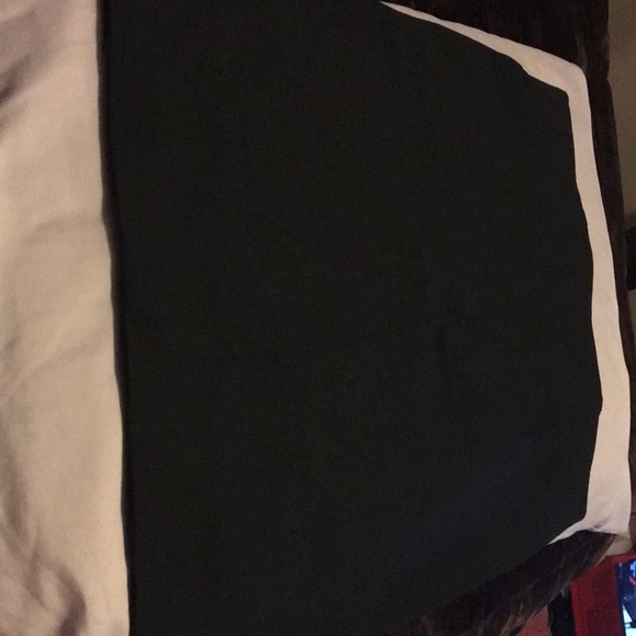 Black and Grey Fitted Skirt Never Worn - Picture 7 of 7